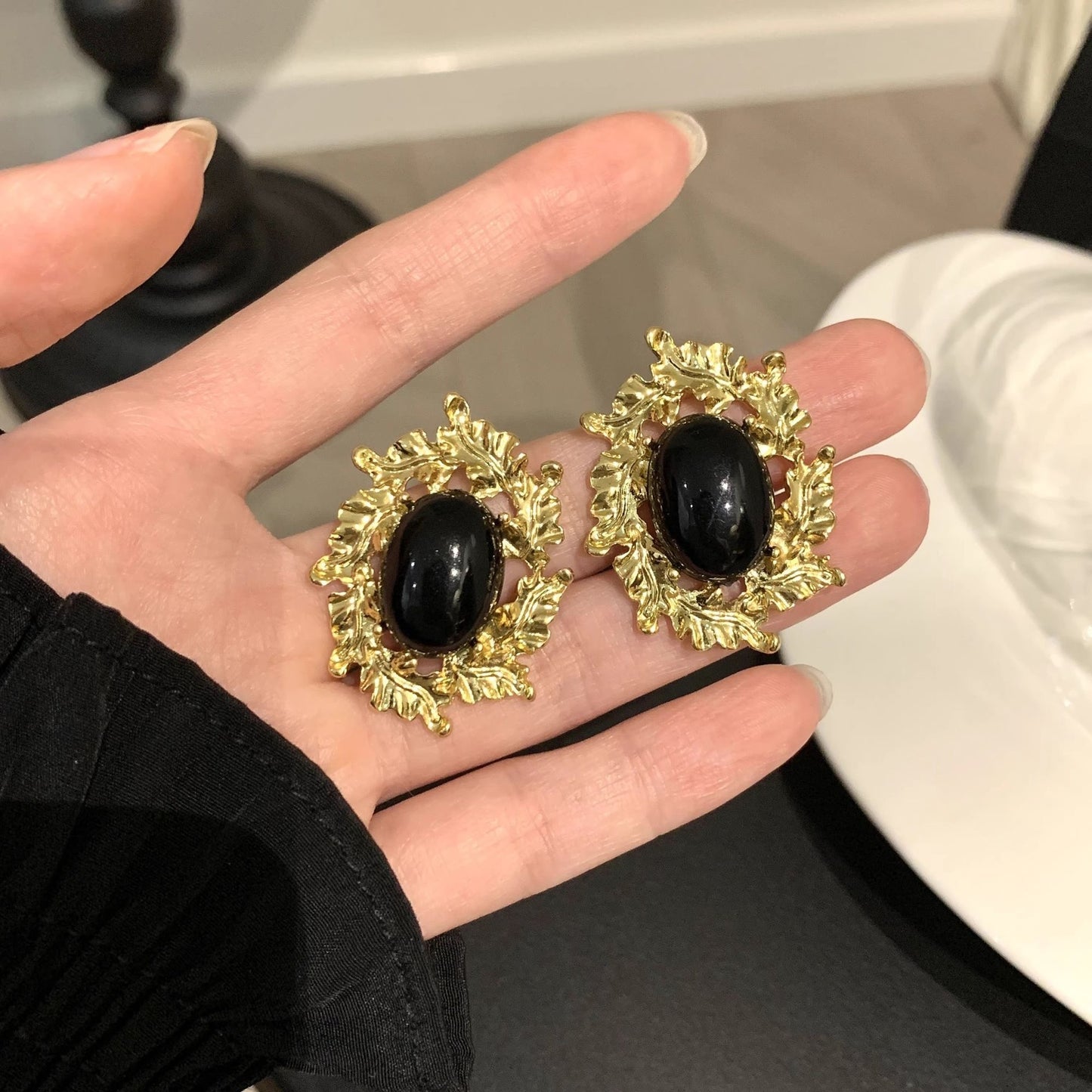 Women's Style Black Oval Metal Exaggerated High Sense Ear Clip