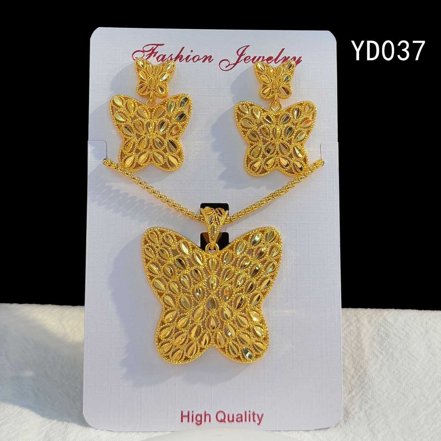 Retro Hollow Light Luxury Gold Love Plated Ethnic Jewelry Set