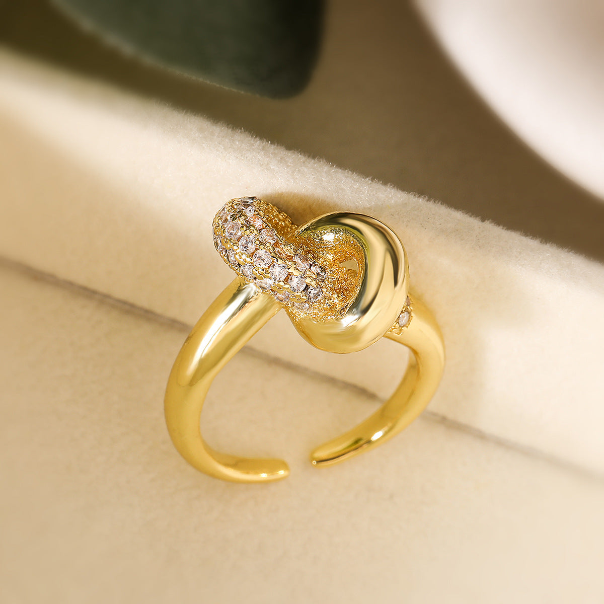 High-grade Female Niche Exquisite Gold Zircon Rings