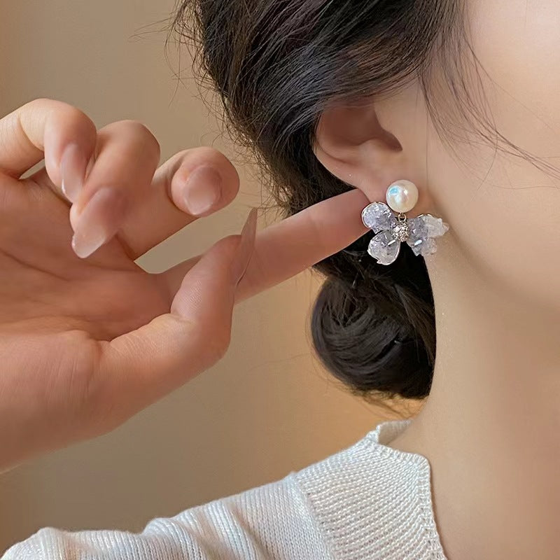 Women's Crystal Flowers Fashion Design Light Luxury French Earrings