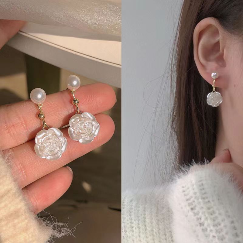 Fresh Sweet Cartoon Bunny Bear Love Heart Minority Design Refined Stud Earrings