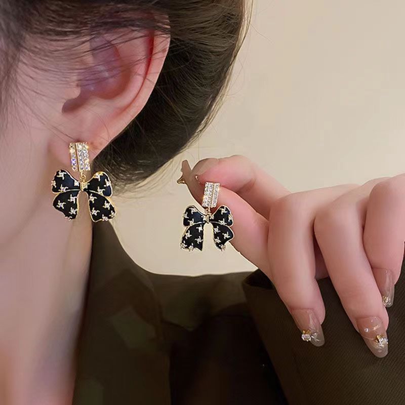 Women's Retro Black Style Fashion Elegant Graceful Earrings