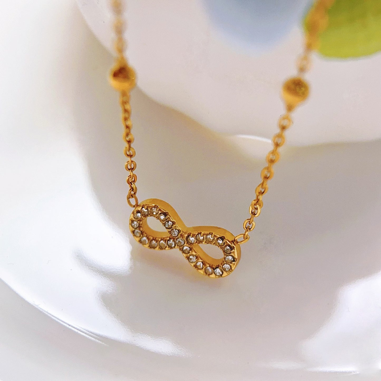 Female Crystals Gold Plating Fashion Light Necklace