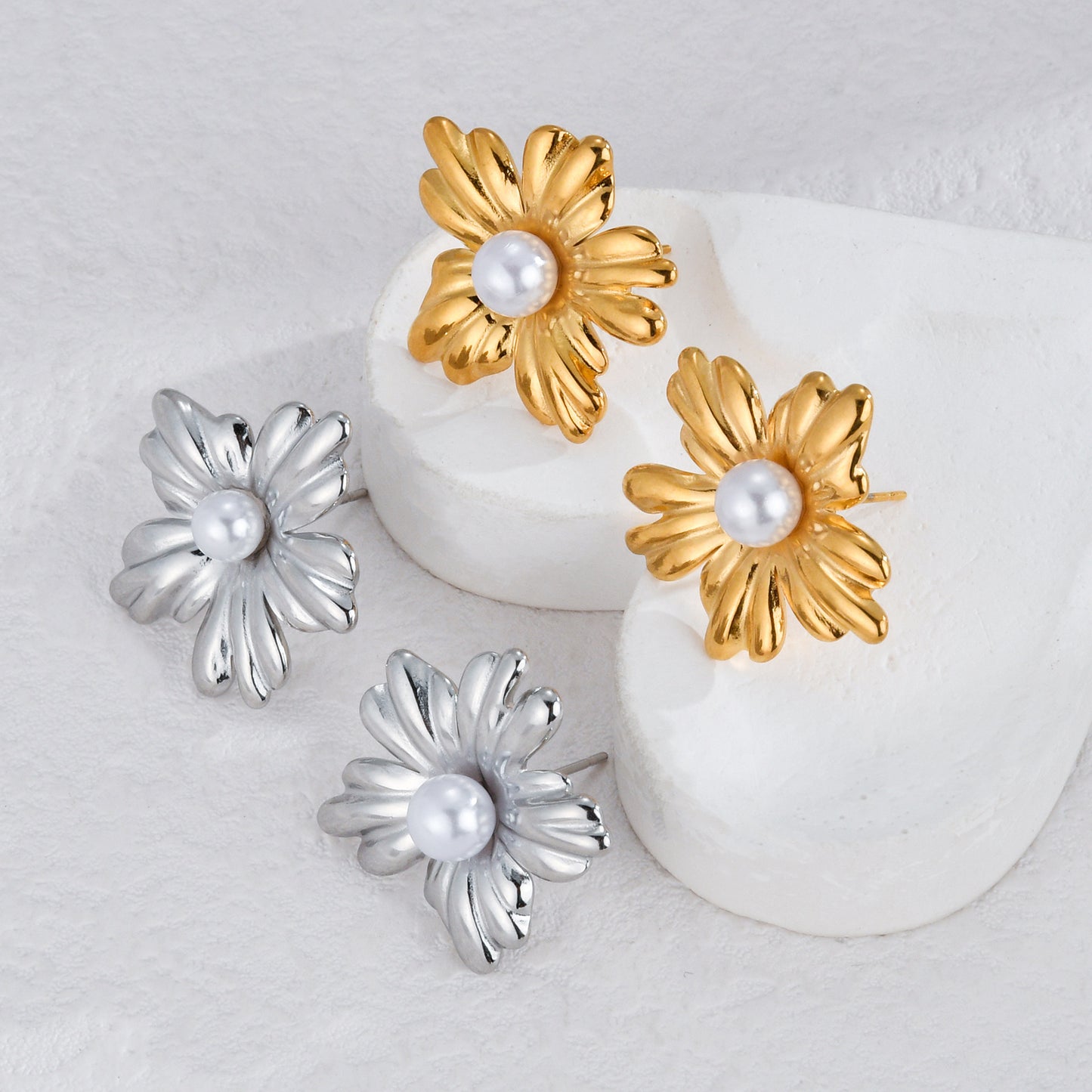 Women's Fashionable Gold-plated Stainless Steel Sun Flower Earrings