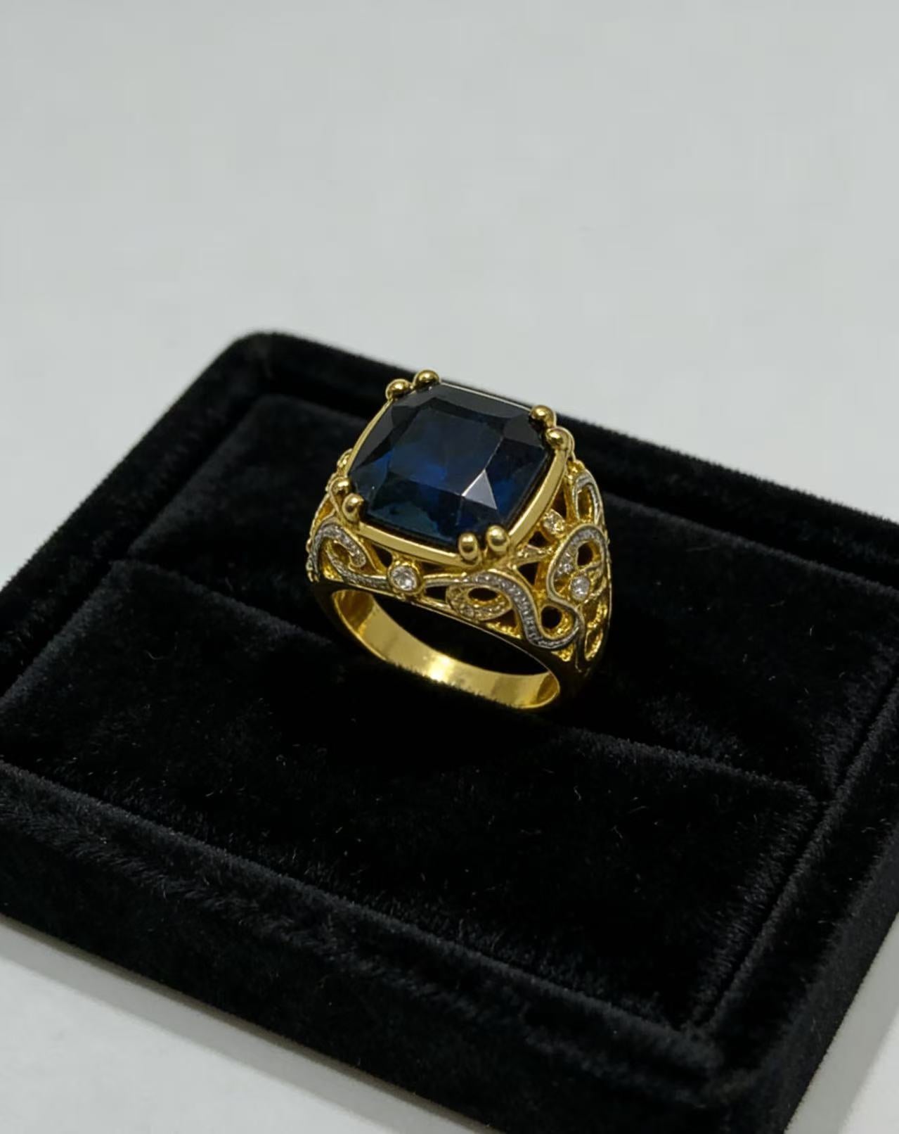 Sapphire Blue Fat Square Gem Two-color Pattern Luxury Copper Inlaid Ring