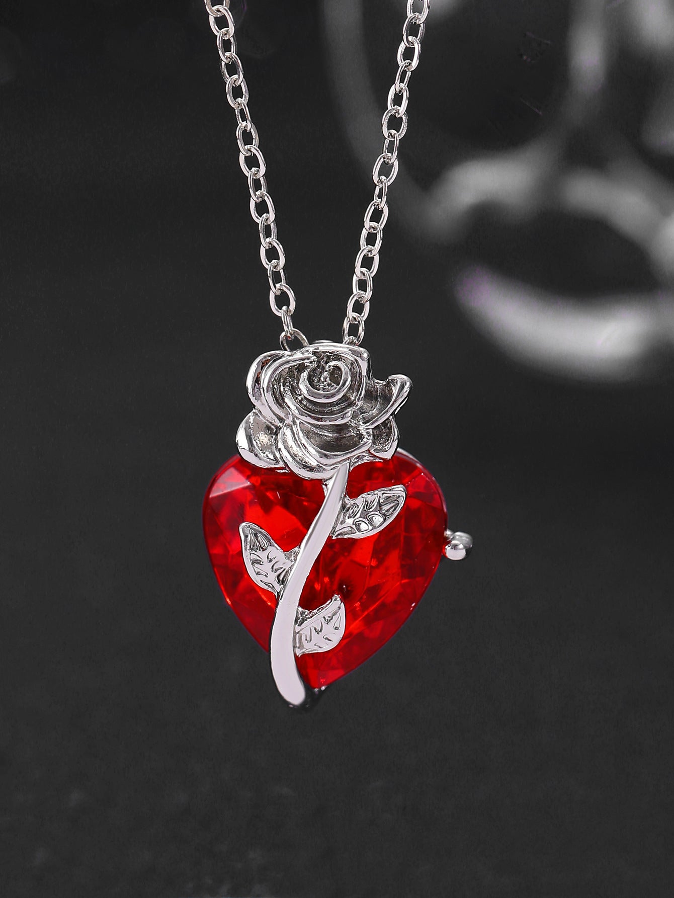 Women's Creative Roses Winding Heart Clavicle Chain Fashion Necklaces