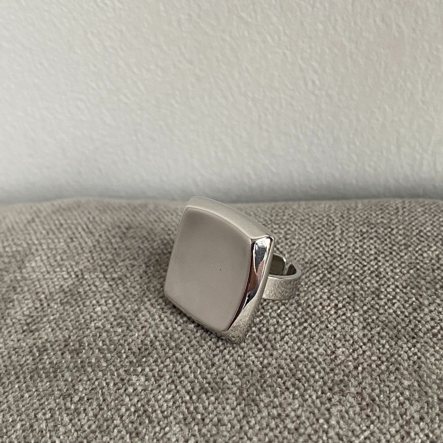 French Style Metal Advanced Sensitive Surface Design Rings