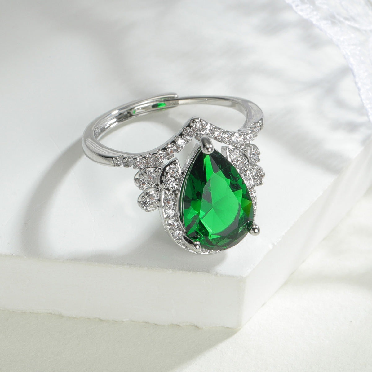 Fashion Crown High-grade Zircon Temperament Natural Rings