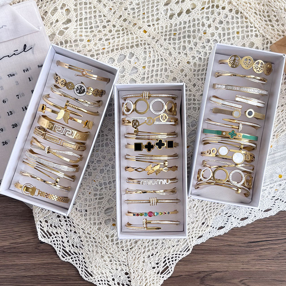 Women's Titanium Steel Collection Light Luxury High-grade Buckle Fashion Bracelets