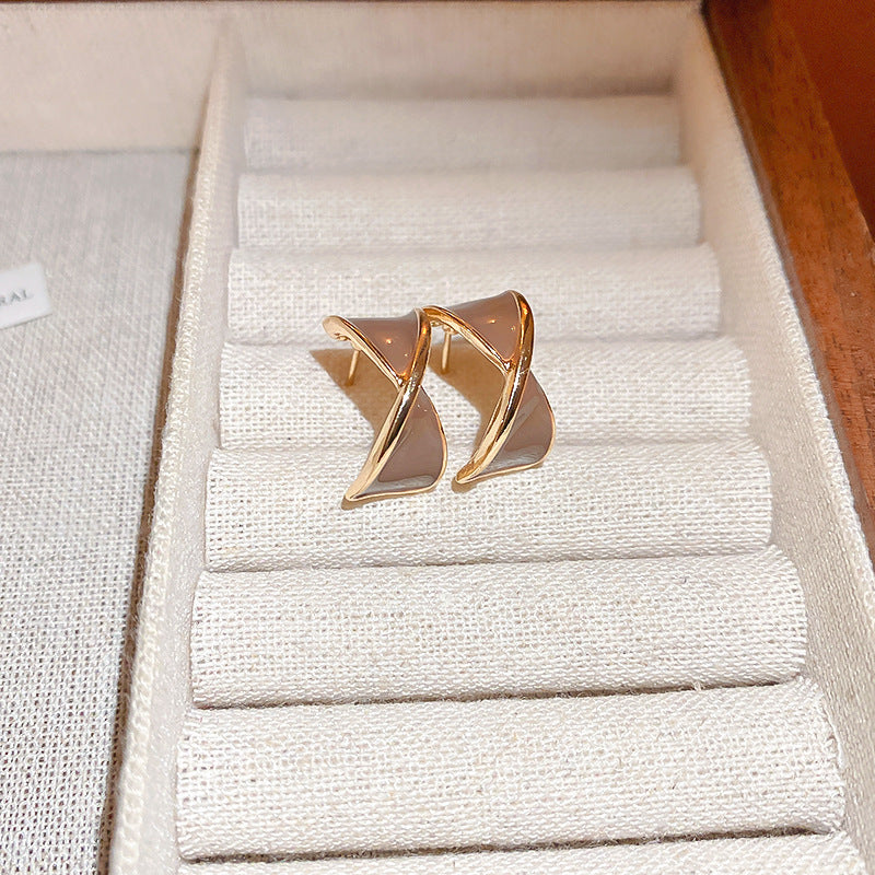 Women's Needle Shaped Metal Eardrop Design Fashion Earrings