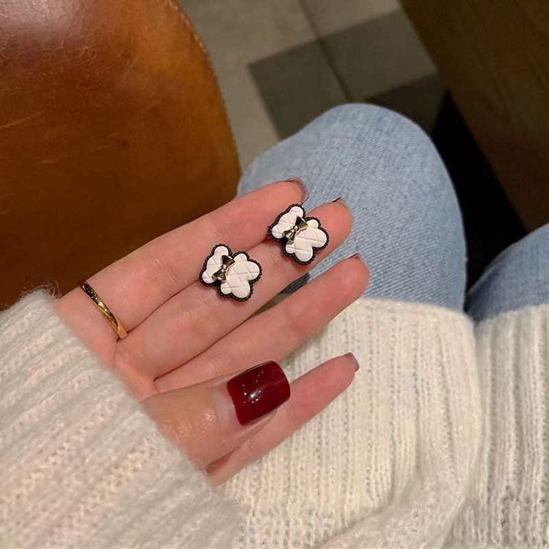 Fresh Sweet Cartoon Bunny Bear Love Heart Minority Design Refined Stud Earrings