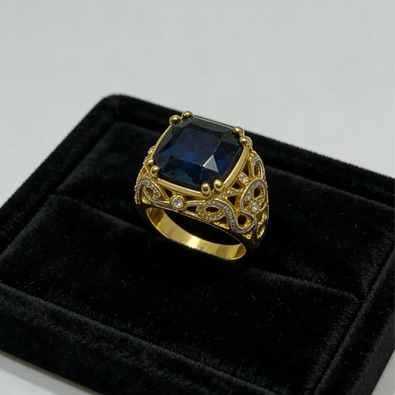 Sapphire Blue Fat Square Gem Two-color Pattern Luxury Copper Inlaid Ring