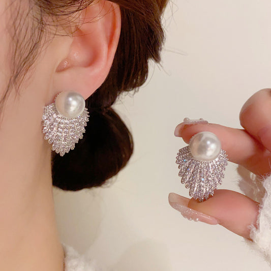 Women's Retro Personality Pearl High-grade Exaggerated Affordable Luxury Fashion Earrings
