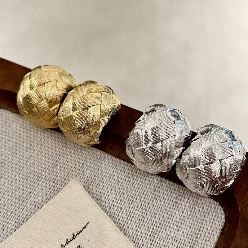 Sier Needle Woven Brushed Textured Light Stud Earrings