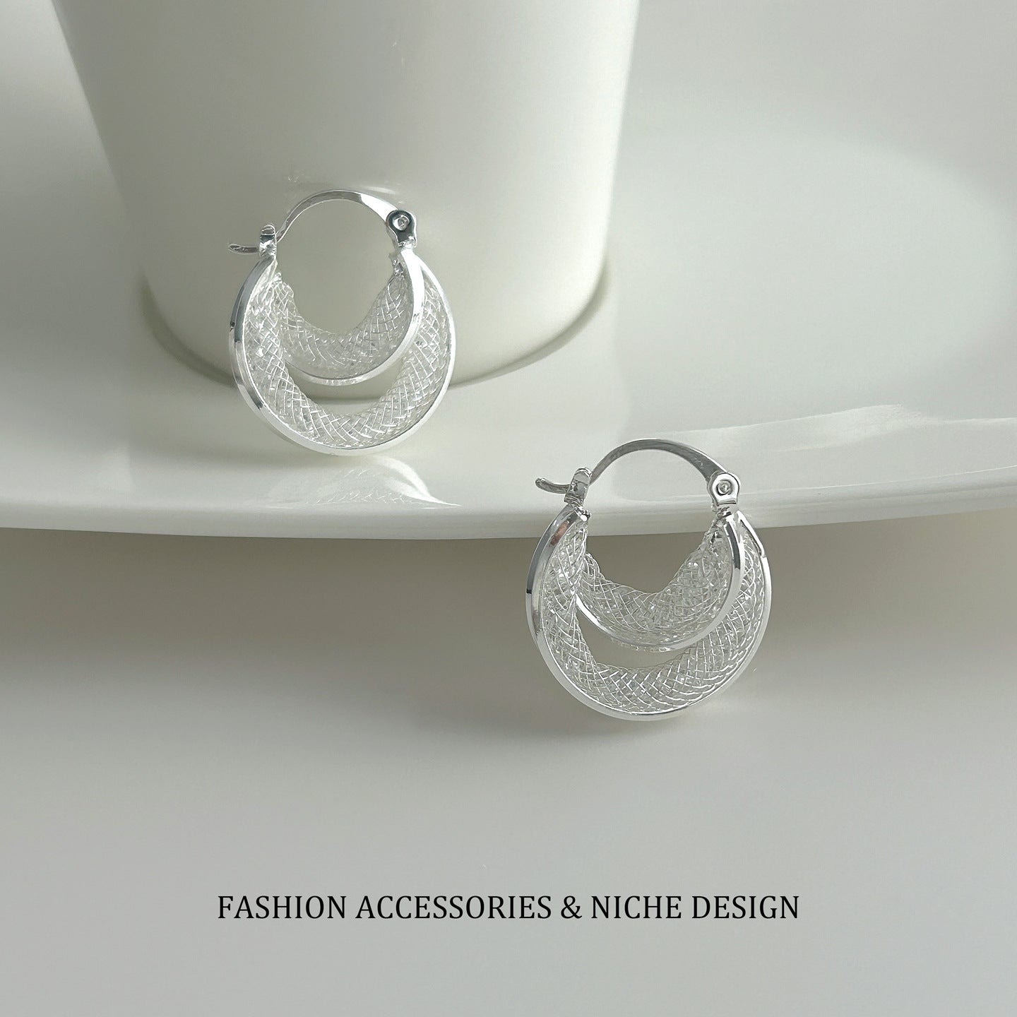 Women's Ear Clips French Style High Sense Minimalist Design Fashion Stud Earrings