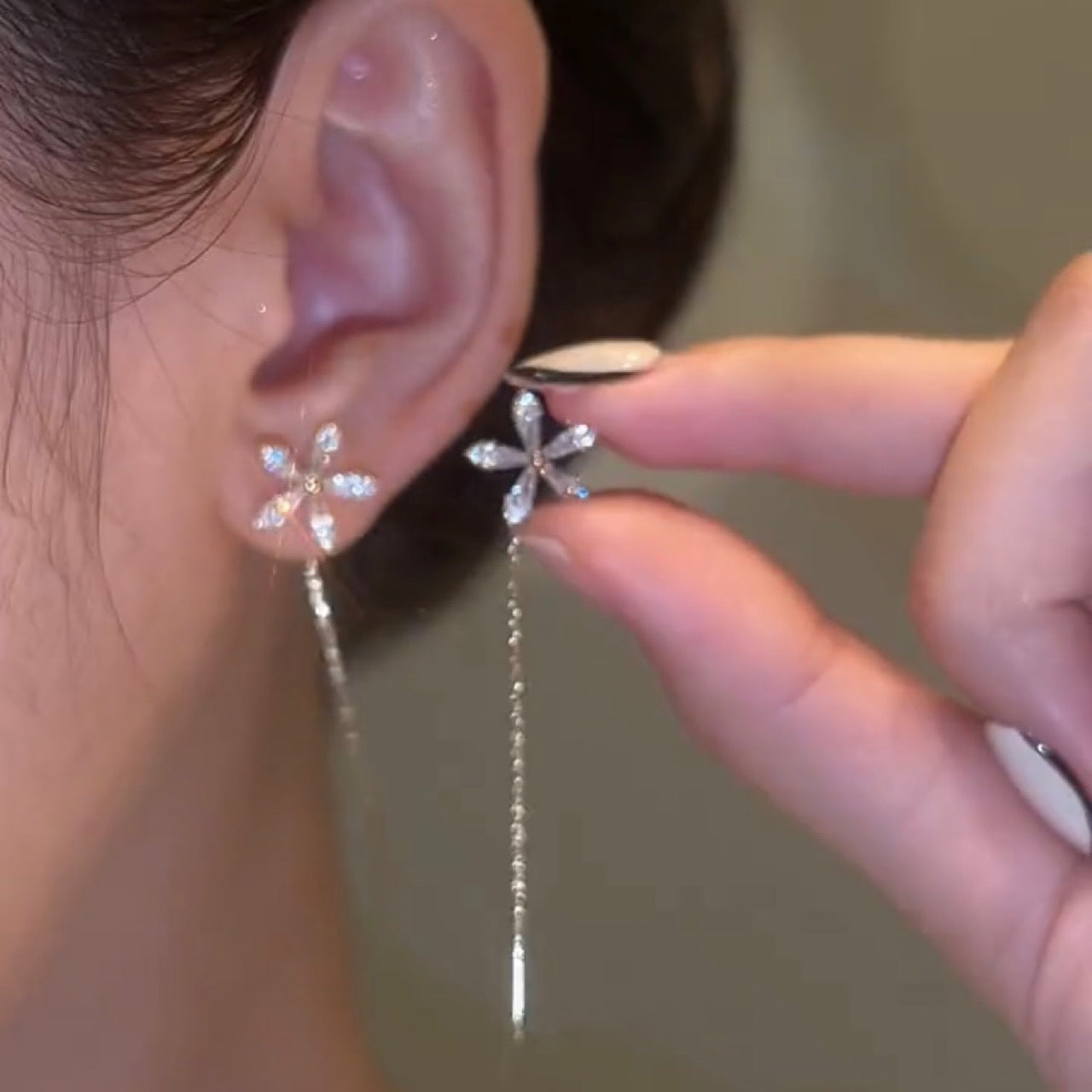 Women's Personalized Flower Tassel Mid-length Eardrops Rings