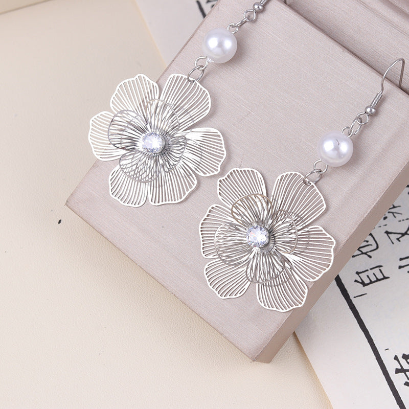 Women's Color Petal Metal Fashion Vacation Style Personalized Earrings