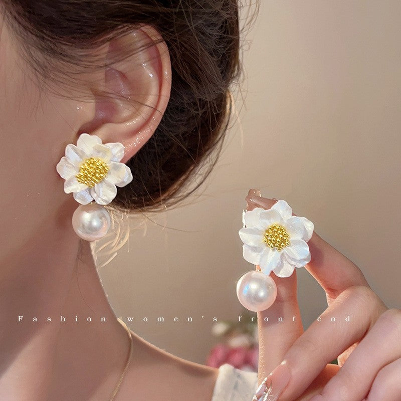 Cold Style Elegance Retro Pearl Exaggerated Stud Earrings