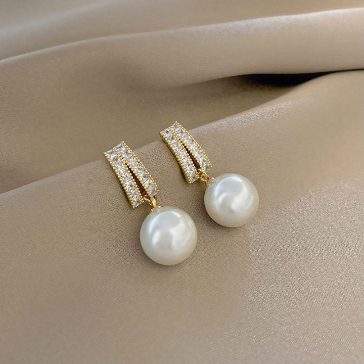 Women's High-grade Pearl French Minority Retro Affordable Earrings