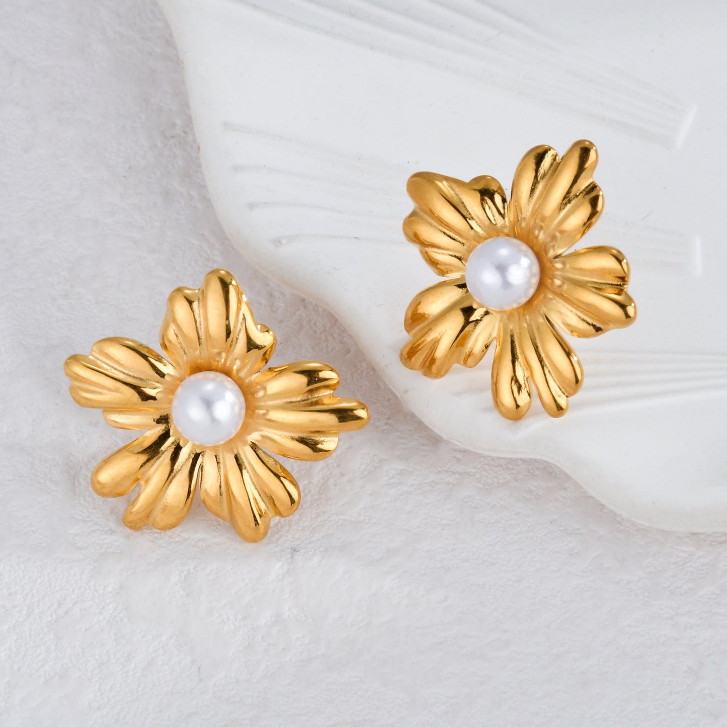 Women's Fashionable Gold-plated Stainless Steel Sun Flower Earrings