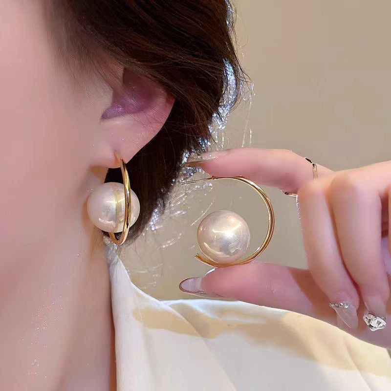 Light Extravagant Love Heart Pearl Retro Earrings