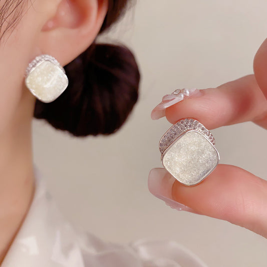 Thick Sier Beige Mixed Color Oil Rhombic Ear Temperament Entry Earrings