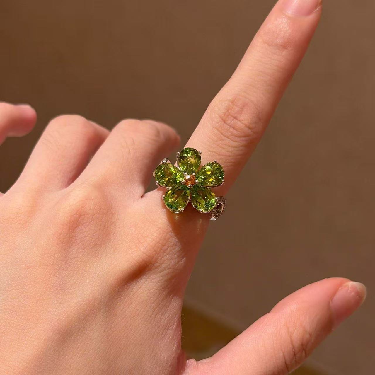 Shiny Diamond Flowers Design Unique Beautiful Good-looking Index Ring