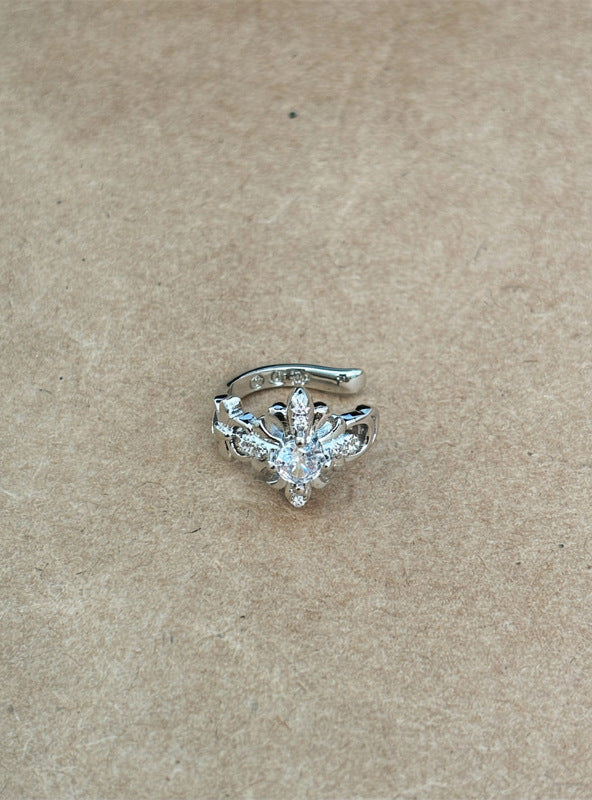 Cross Iris Design High Sense Delicate Ear Clip