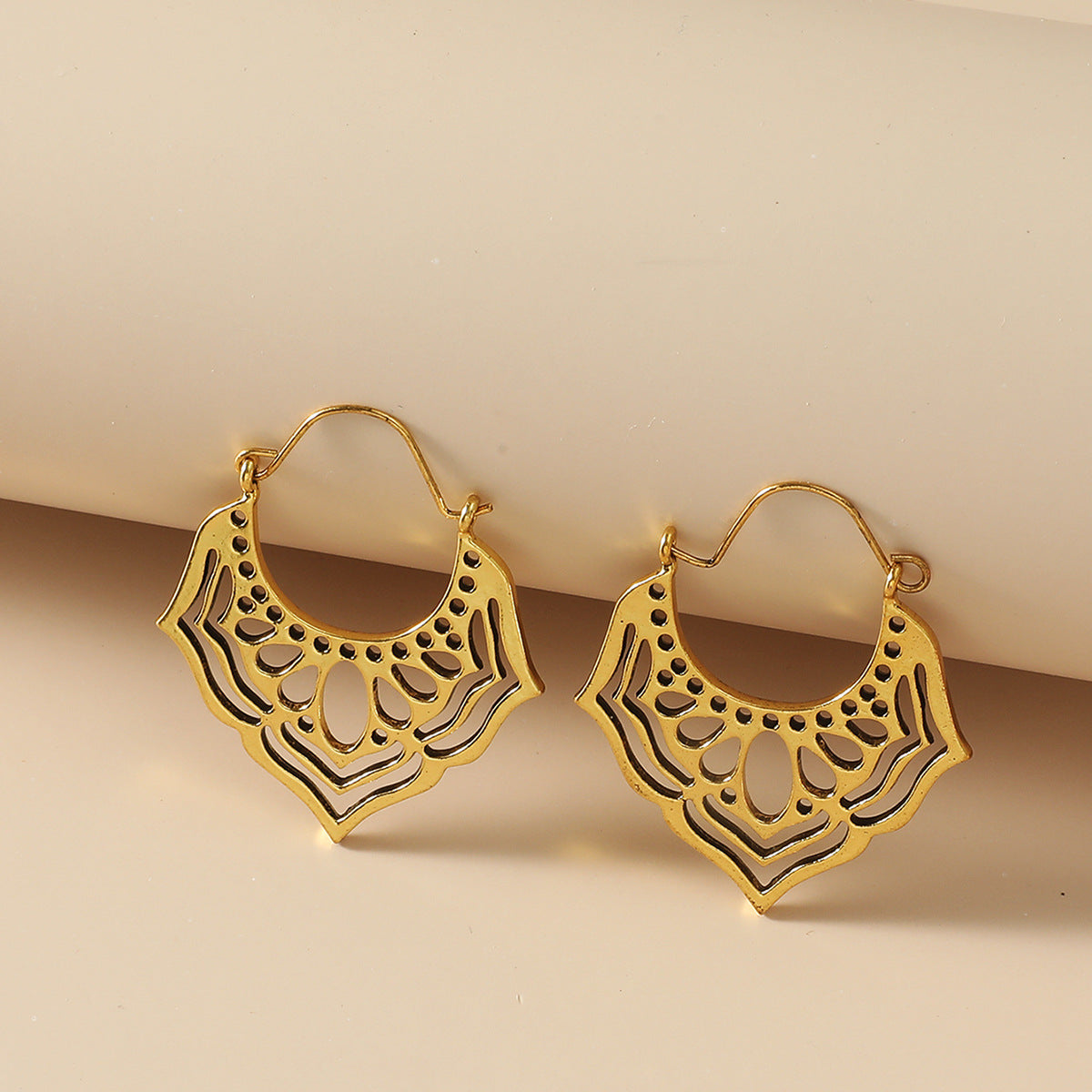 Carved Female Temperament Alloy Geometric Ear Clip Earrings