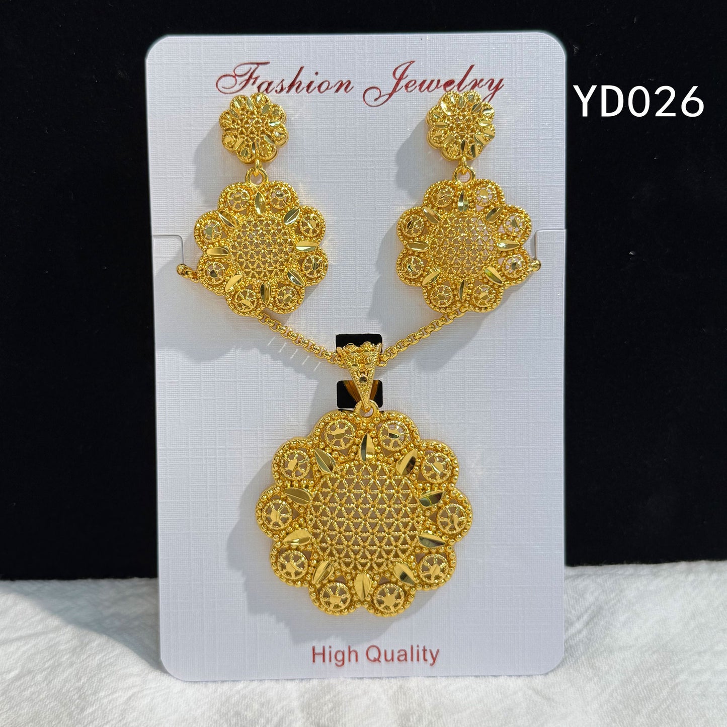 Retro Hollow Light Luxury Gold Love Plated Ethnic Jewelry Set