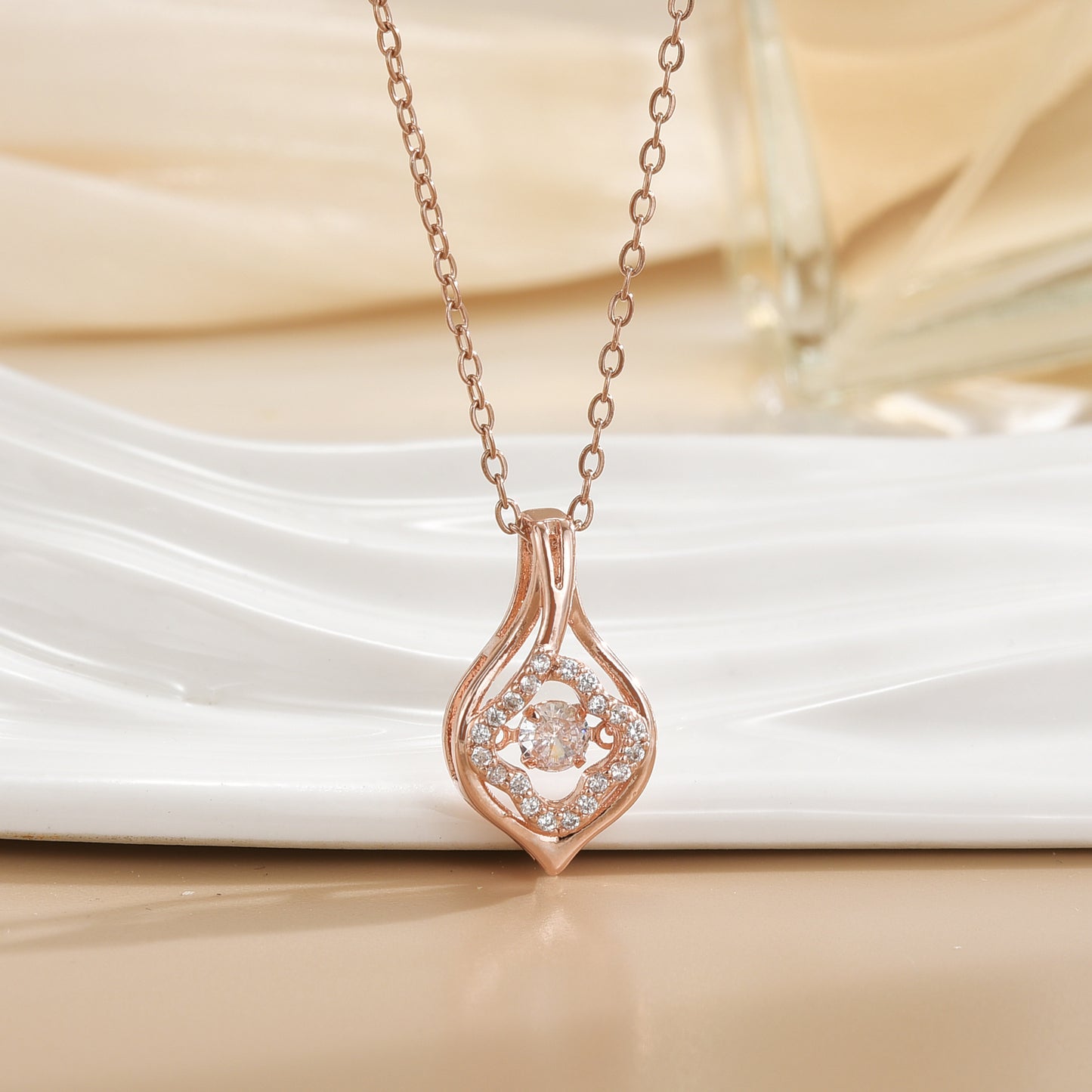Women's Fading Smart For Simple Graceful Clover Clavicle Chain Niche Necklaces