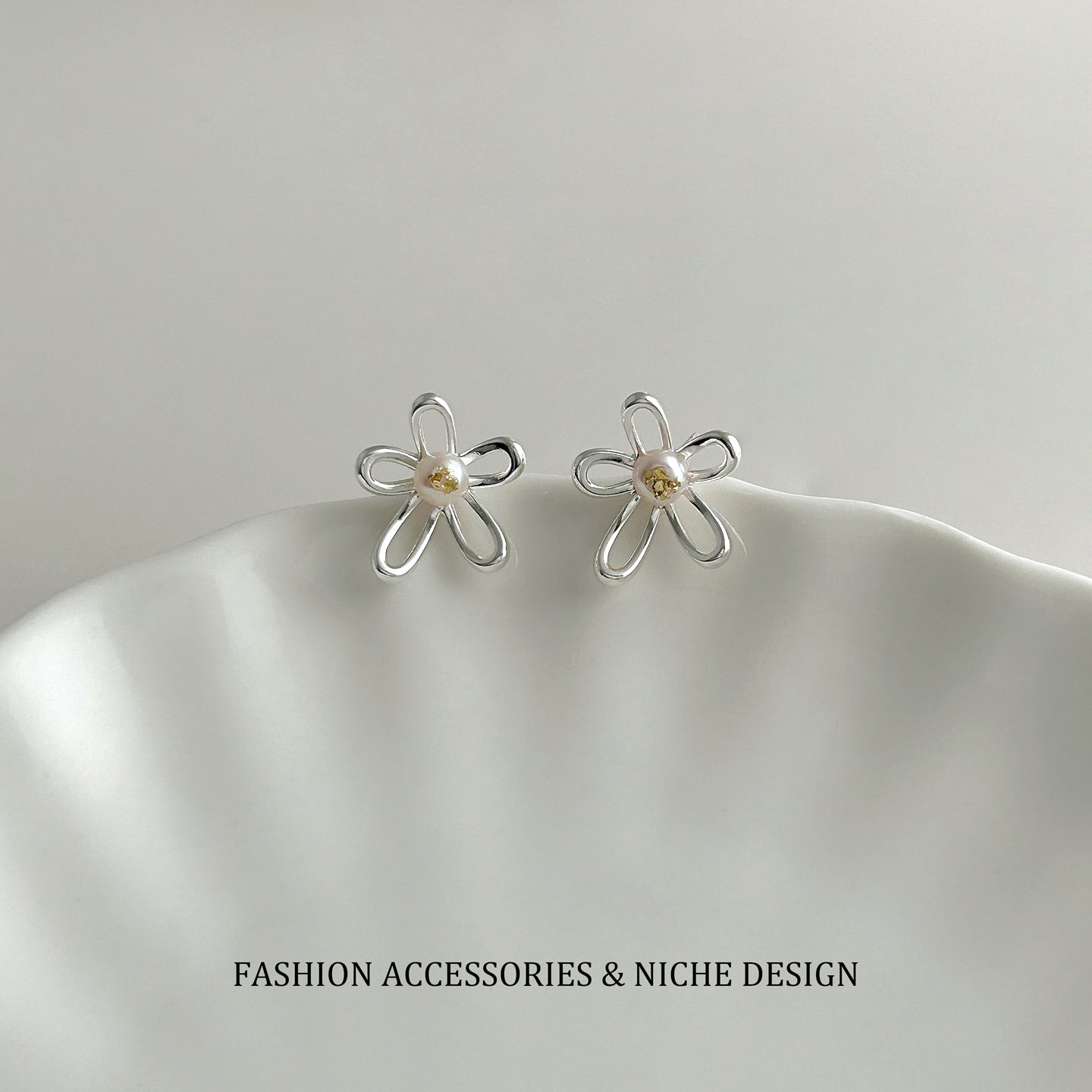 Big Flower Ear Temperament Entry Lux Earrings
