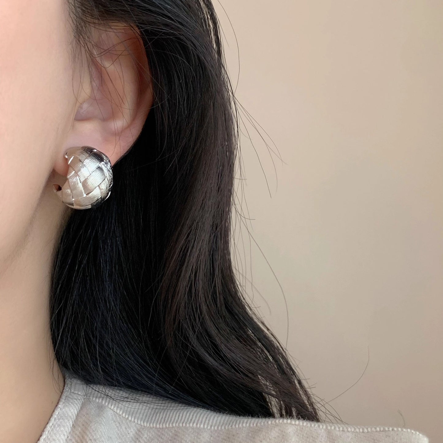 Sier Needle Woven Brushed Textured Light Stud Earrings