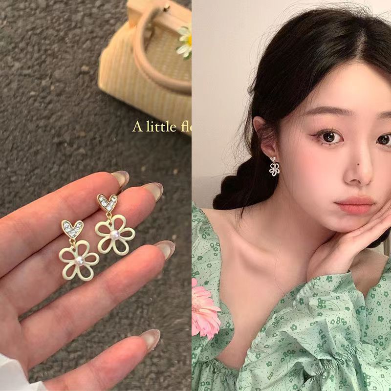 Fresh Sweet Cartoon Bunny Bear Love Heart Minority Design Refined Stud Earrings