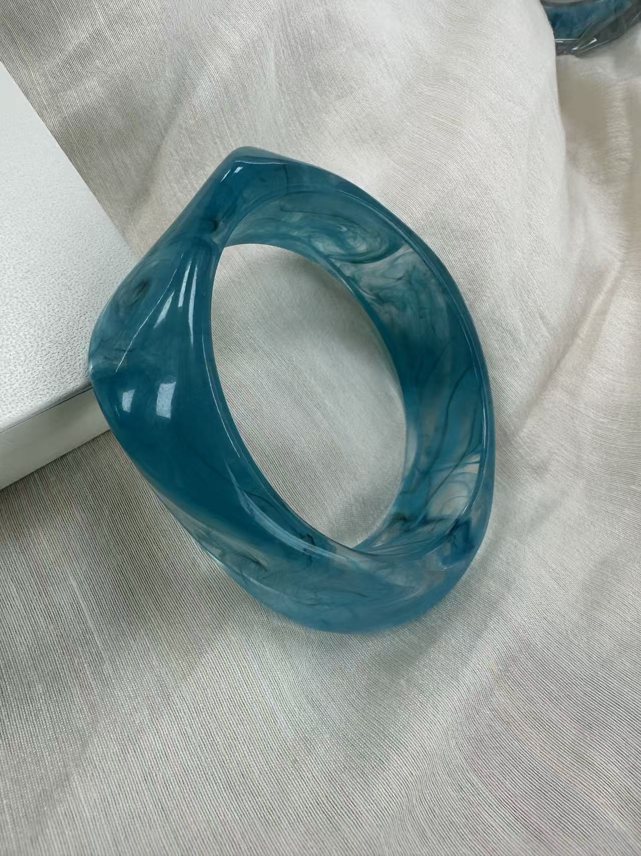 Women's Acetate Niche Irregular Acrylic Wide-brimmed For Design Bracelets