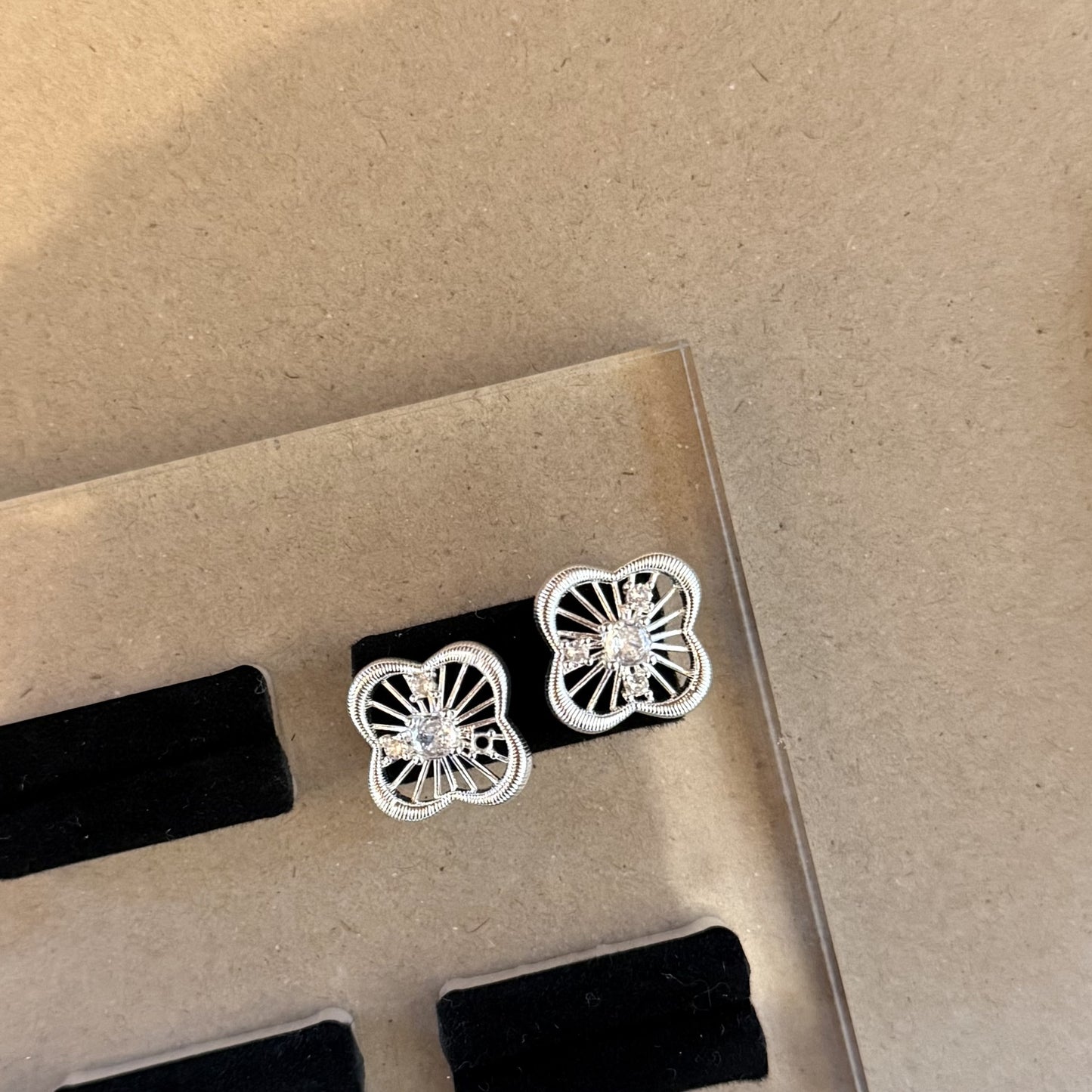 Exquisite Hollow Thick Ear High-grade Light Luxury Jewelry Set