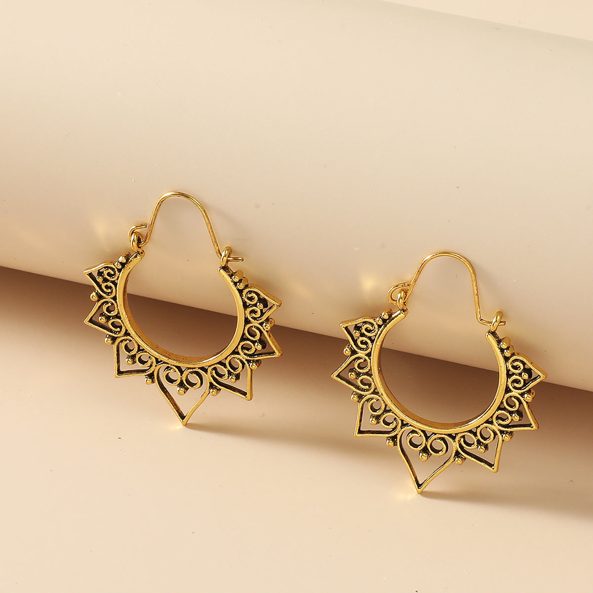 Carved Female Temperament Alloy Geometric Ear Clip Earrings