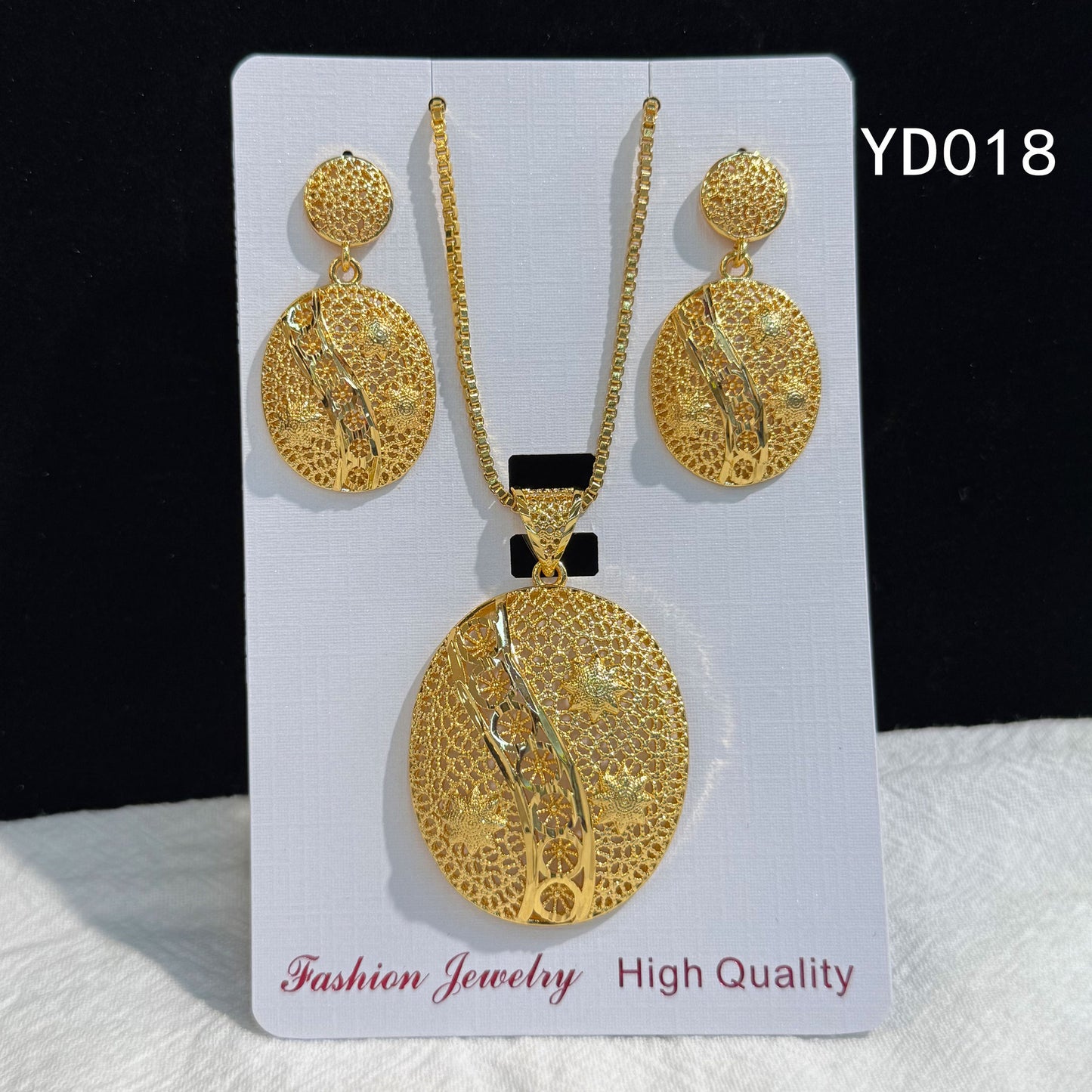 Retro Hollow Light Luxury Gold Love Plated Ethnic Jewelry Set