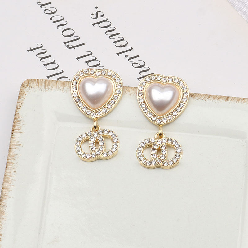 Women's Classic Style Fashion Simple Sweet Pearl Earrings