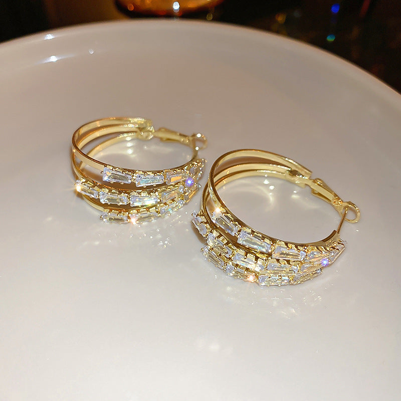 Women's Needle Shaped Metal Eardrop Design Fashion Earrings