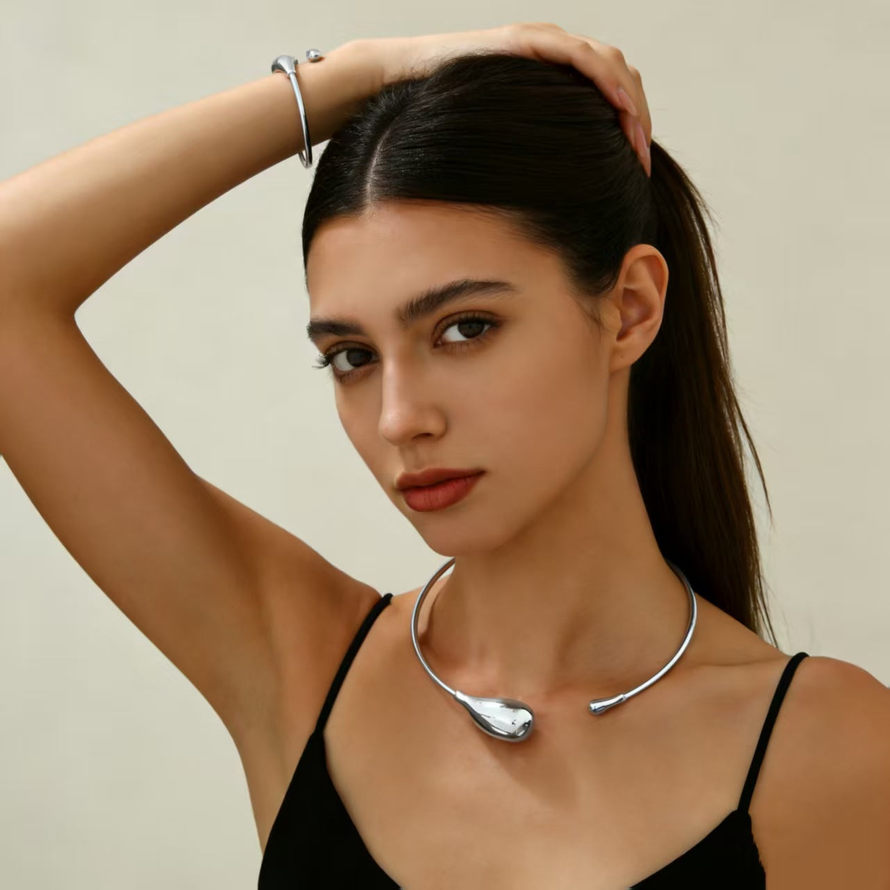 Water Drop Open Collar Niche Design Jewelry Set