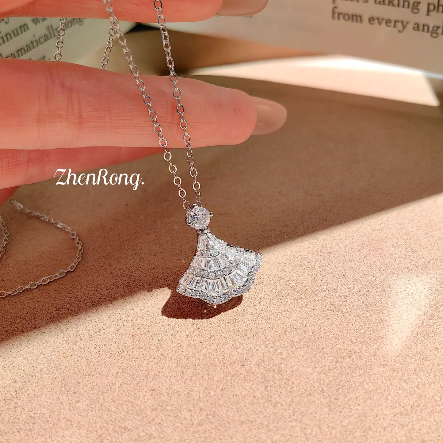Elegant Sier Dress With Fully Collarbone Niche Pendant