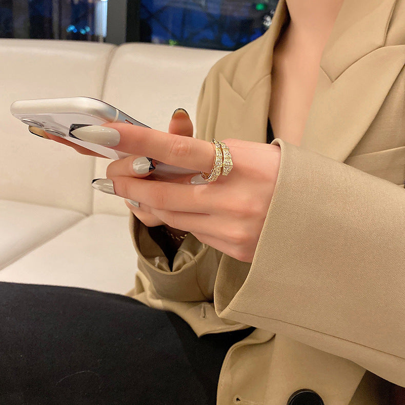 Who Can't Quit The Snake-shaped Full Diamond Opening Rings