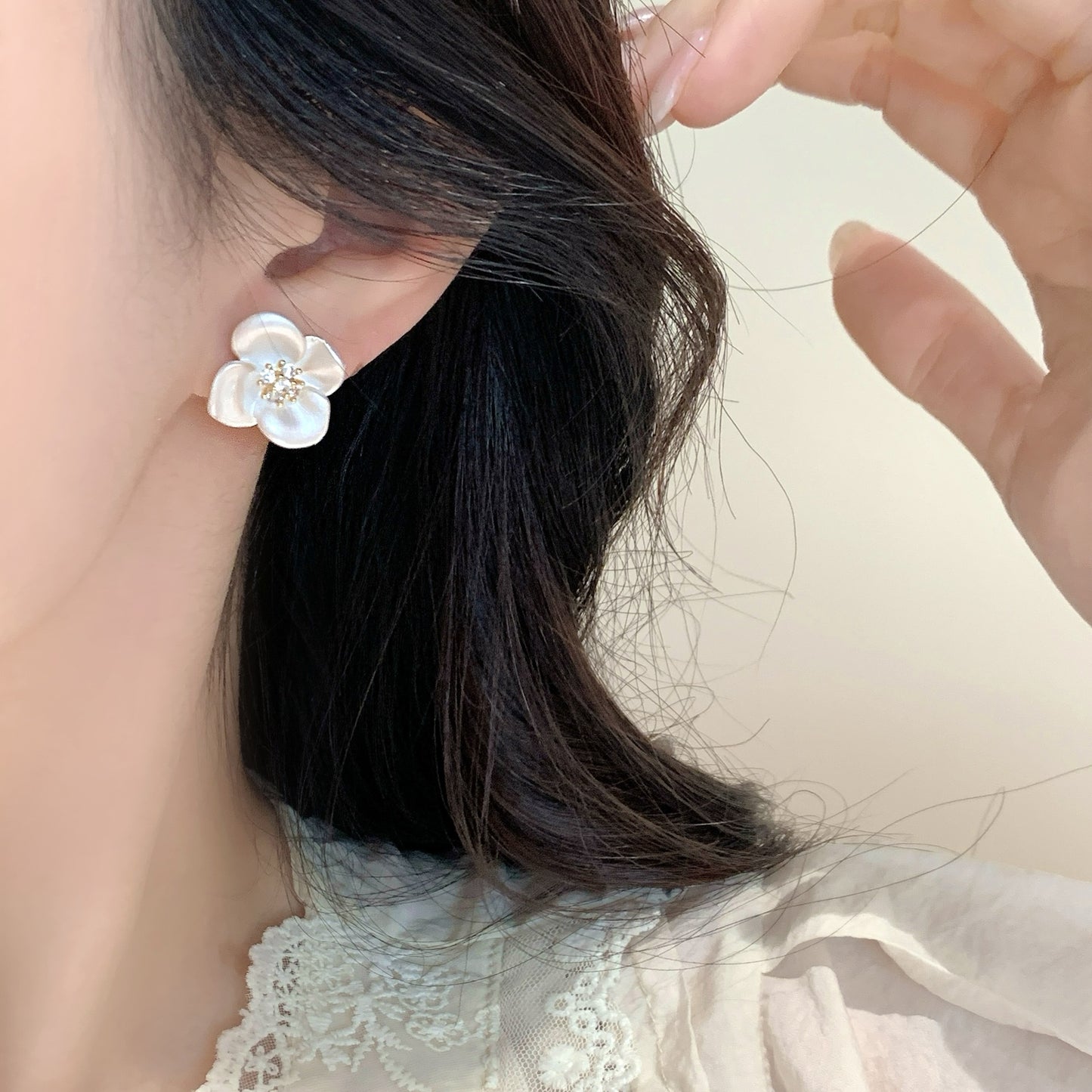 Women's Sier Needle Fresh Flower Simple Stud Earrings