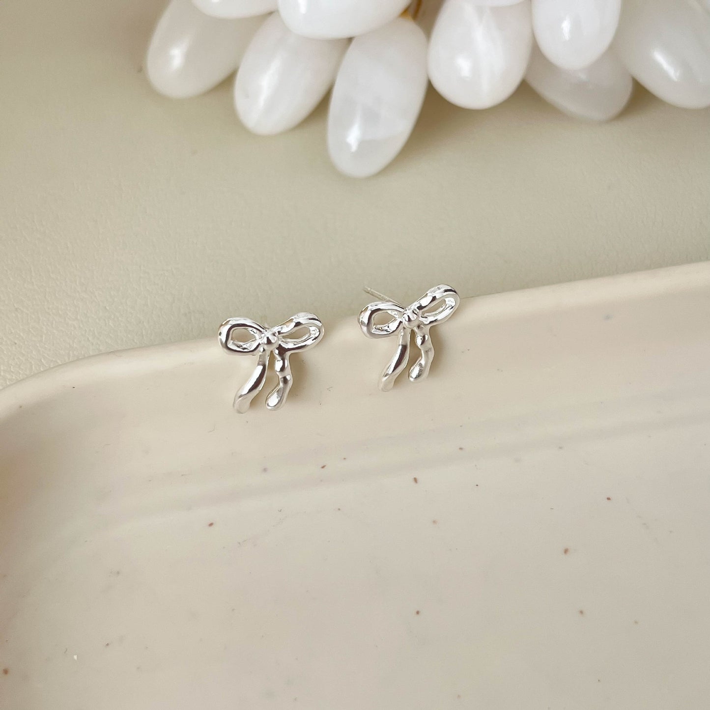 High-grade Sier Bow Affordable Luxury Fashion Elegant Commuter All Earrings