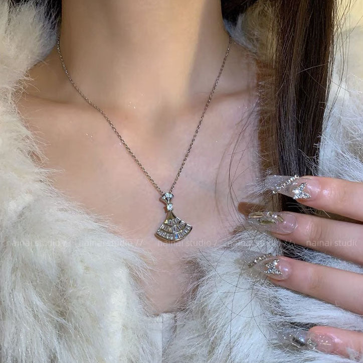 Zircon Super Flash Small Skirt Light Necklace