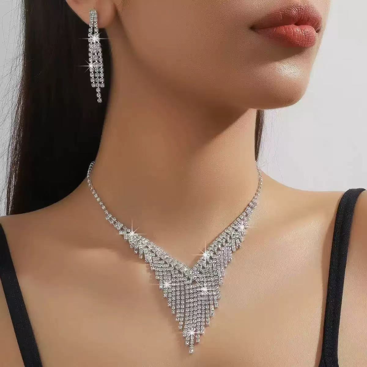 Niche Design Diamond Tassel Neck High Necklaces