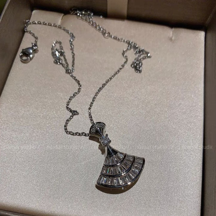 Zircon Super Flash Small Skirt Light Necklace
