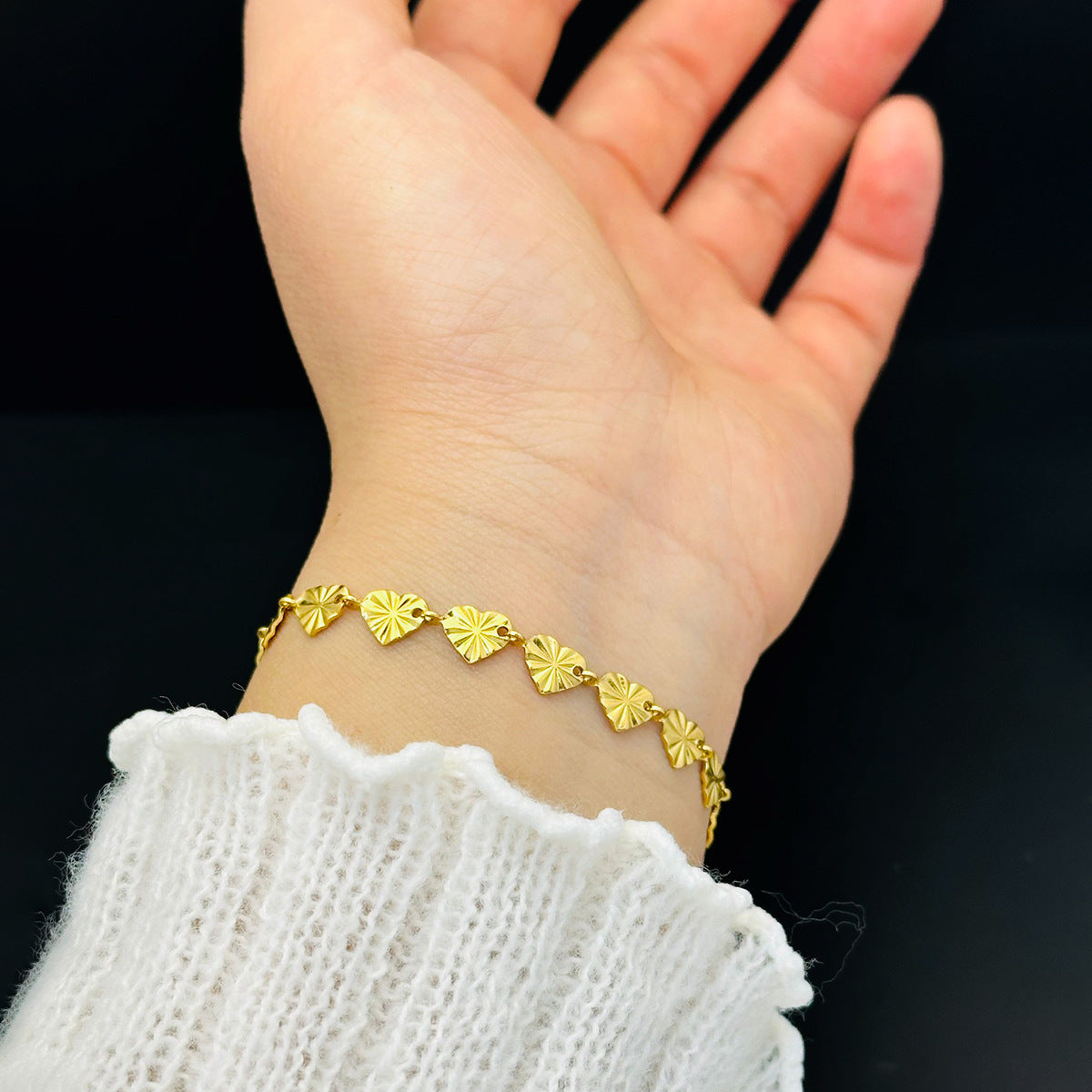 Temperament Entry Lux Female With Hearts Hollow Out Stitching Heart-shaped Bracelet