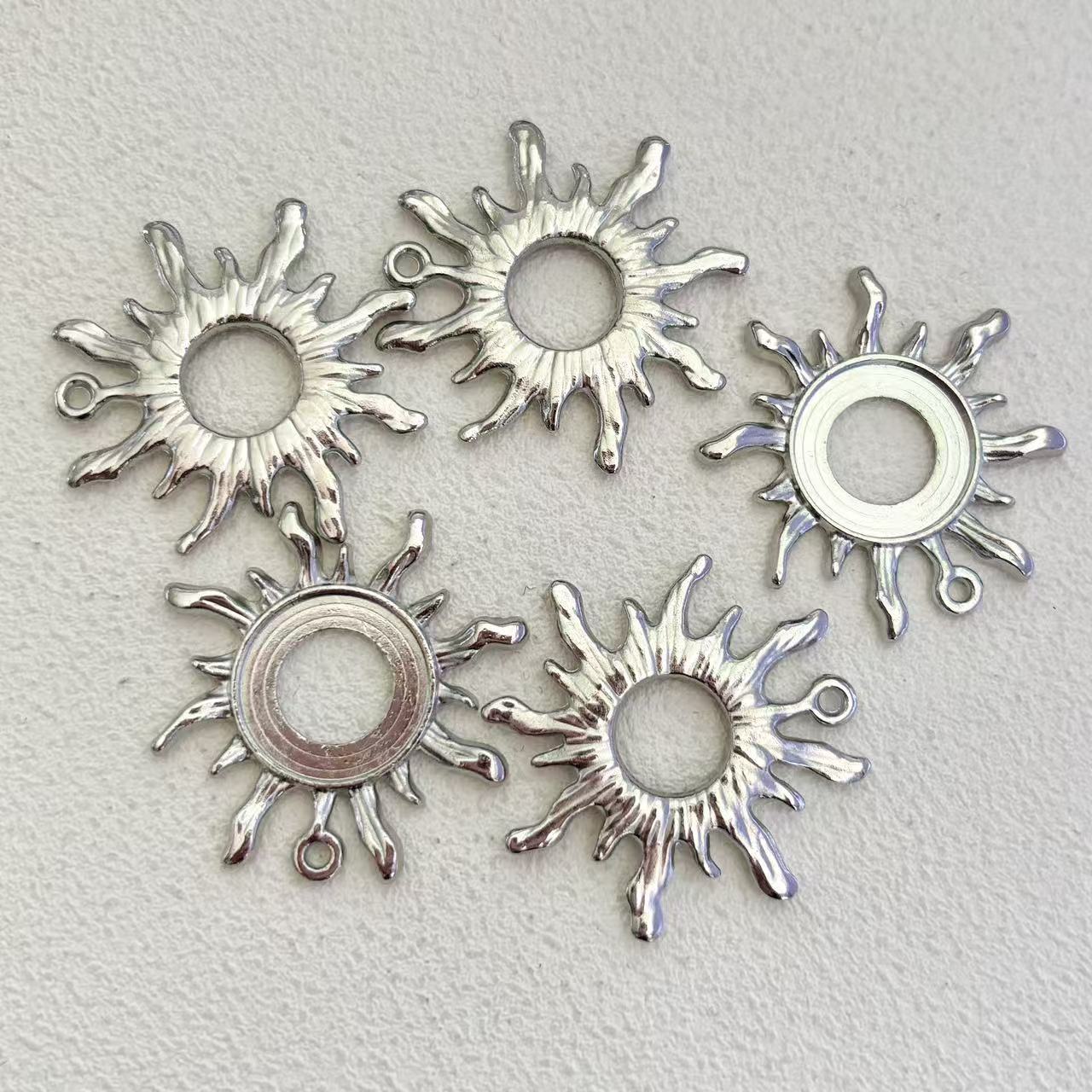 Hollow Sunflower Four Awn Star Moon Pendant